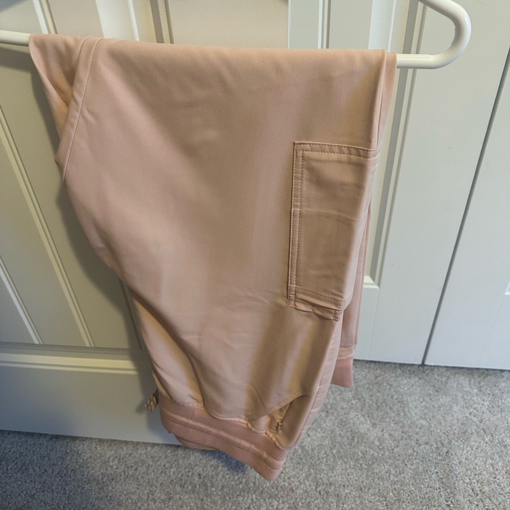 Jaannu pink scrub jogger pants. Size large